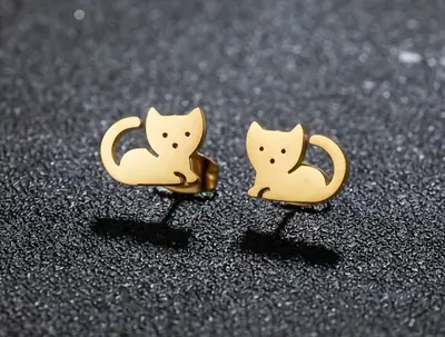 Relaxed Kitty Stud Earrings